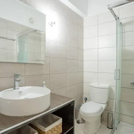 New  2 Bedroom/ 2 Bath Ap.nidri, Familia Lägenhet *