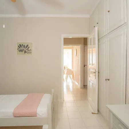 New  2 Bedroom/ 2 Bath Ap.nidri, Familia Lägenhet