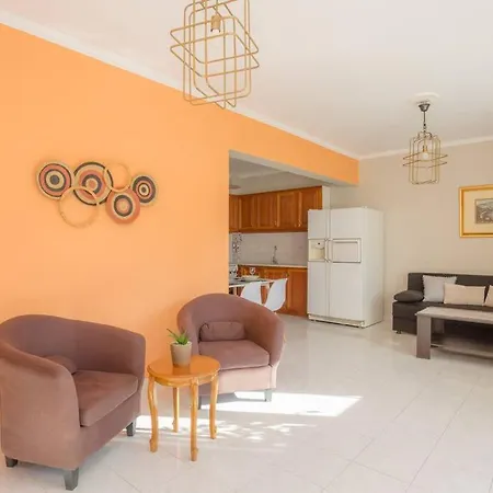 New  2 Bedroom/ 2 Bath Ap.nidri, Familia Apartment