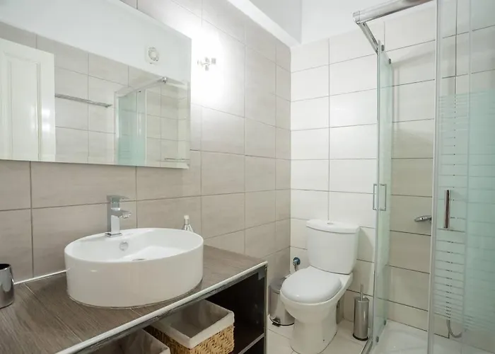 New  2 Bedroom/ 2 Bath Ap.nidri, Familia Apartment *