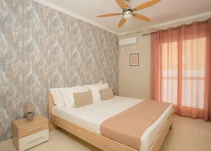 New  2 Bedroom/ 2 Bath Ap.nidri, Familia * Nydri (Lefkada)